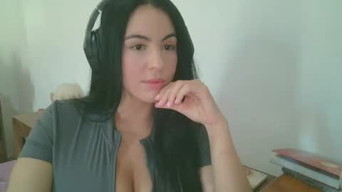 anabelenogueira1 online show from 05.28.26