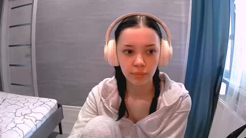 Snapshot of anabelhayre chatting on 10.17.25 Anabel online show from 10.17.25