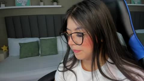 Snapshot of anagil_ chatting on 06.26.26 A N A online show from 06.26.26