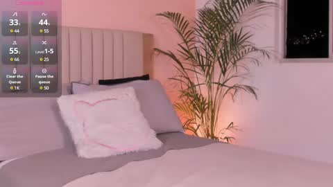 Ana Henao or Annie... Follow me ahenaocb Insta  X online show from 02.22.25