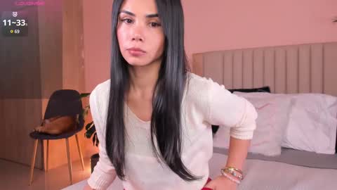 Ana Henao or Annie... Follow me ahenaocb Insta  X online show from 02.26.25