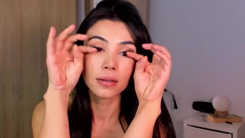 Ana Henao or Annie... Follow me ahenaocb Insta  X online show from 10.16.25