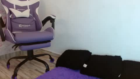 Snapshot of anahi__s chatting on 09.11.25 ANAH   online show from 09.11.25