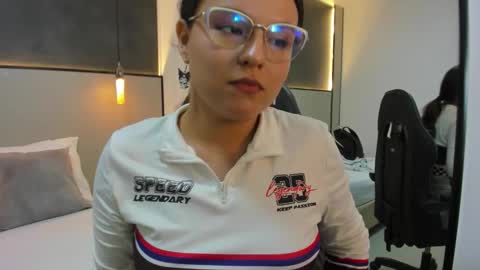 Snapshot of anahi_amery chatting on 12.15.25 A N A H I online show from 12.15.25