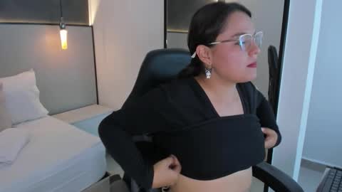 Snapshot of anahi_amery chatting on 12.16.25 A N A H I online show from 12.16.25