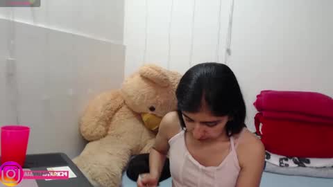 Snapshot of anahibrowns95 chatting on 11.12.25 Anahi Browns online show from 11.12.25