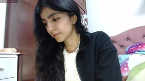 Snapshot of anahibrowns95 chatting on 12.18.25 Anahi Browns online show from 12.18.25