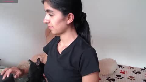 Anahi Browns online show from 04.01.26