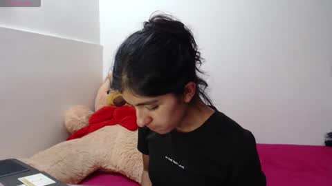Snapshot of anahibrowns95 chatting on 05.20.26 Anahi Browns online show from 05.20.26