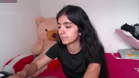 Snapshot of anahibrowns95 chatting on 06.04.26 Anahi Browns online show from 06.04.26