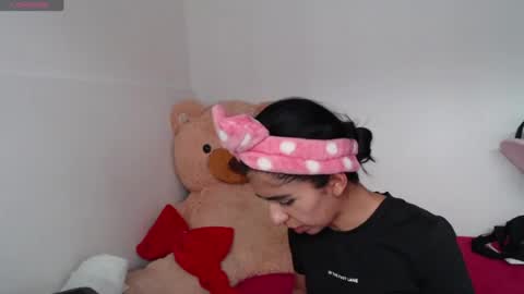 Anahi Browns online show from 08.04.26
