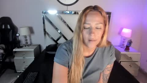 Snapshot of anahii_jones chatting on 02.11.25 Anah Jones online show from 02.11.25