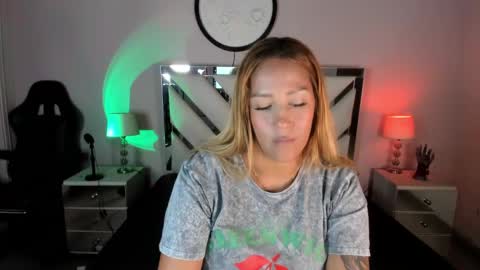Snapshot of anahii_jones chatting on 03.05.25 Anah Jones online show from 03.05.25