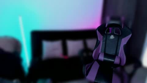      help me to get 100 thumps up  online show from 12.23.24