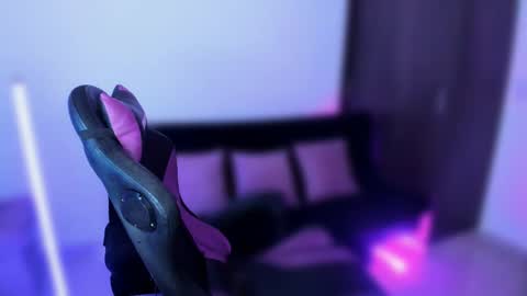      help me to get 100 thumps up  online show from 01.05.25