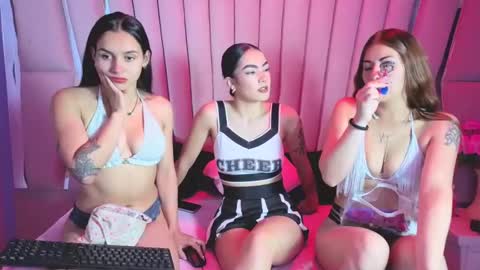 AbbyAndAntonela online show from 11.24.25