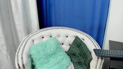 Snapshot of analia18_ chatting on 01.14.25 analia18 online show from 01.14.25