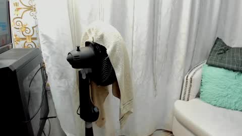 Snapshot of analia18_ chatting on 01.14.25 analia18 online show from 01.14.25