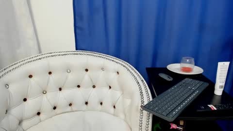 Snapshot of analia18_ chatting on 01.15.25 analia18 online show from 01.15.25