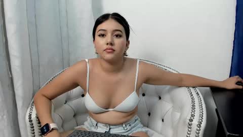 Snapshot of analia18_ chatting on 02.25.25 analia18 online show from 02.25.25