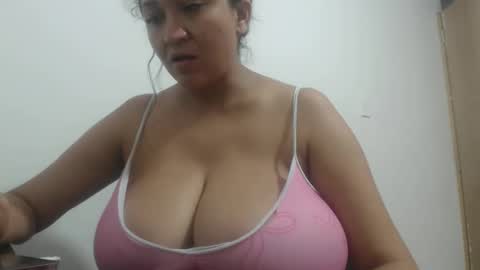 Snapshot of analy_hot chatting on 11.17.25 analy_hot online show from 11.17.25