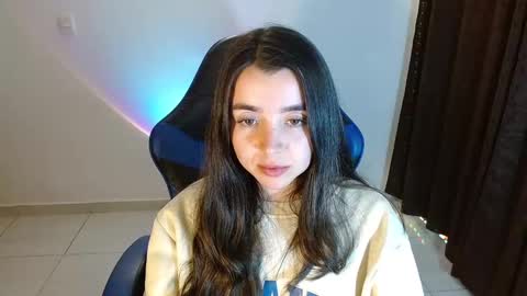 Snapshot of anarosse__ chatting on 12.28.24 ana 3 online show from 12.28.24
