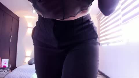 Snapshot of anaruiz1_ chatting on 01.20.25 ana online show from 01.20.25