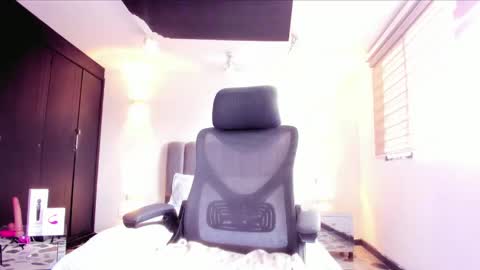 Snapshot of anaruiz1_ chatting on 01.26.25 ana online show from 01.26.25