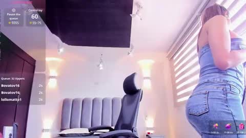 Snapshot of anaruiz1_ chatting on 03.01.25 ana online show from 03.01.25