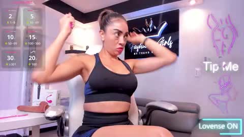 Snapshot of anaruiz1_ chatting on 10.12.25 ana online show from 10.12.25