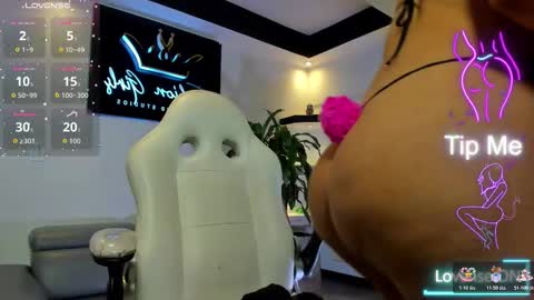 Snapshot of anaruiz1_ chatting on 10.21.25 ana online show from 10.21.25