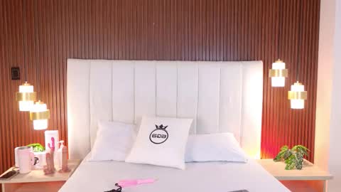 Mia online show from 10.23.25