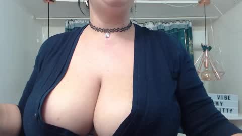 Snapshot of andrahart_ chatting on 02.23.25 AndraHart  online show from 02.23.25