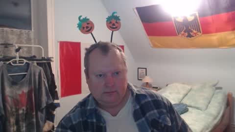 Snapshot of andre124231 chatting on 10.29.25 Andre online show from 10.29.25