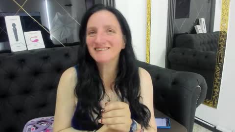 Snapshot of andre_cloefoxx_ chatting on 12.15.25 Cloe online show from 12.15.25