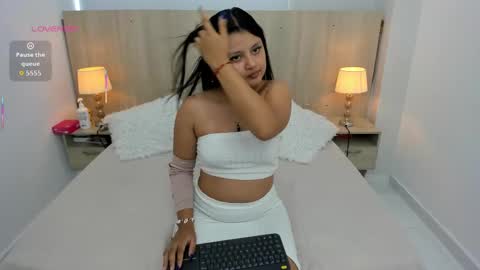 Andrea Caicedo online show from 10.03.25