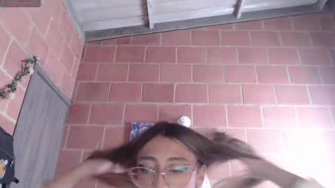 Snapshot of andrea_camila chatting on 10.02.25 Andrea online show from 10.02.25