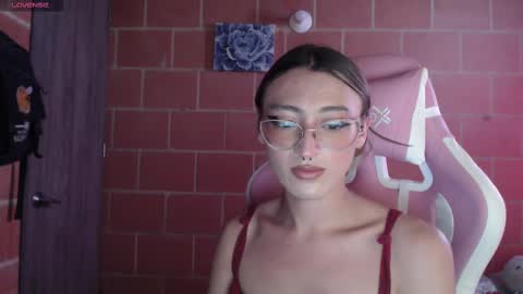 Snapshot of andrea_camila chatting on 10.07.25 Andrea online show from 10.07.25