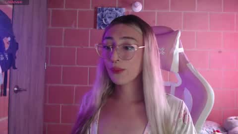 Snapshot of andrea_camila chatting on 04.21.26 Andrea online show from 04.21.26