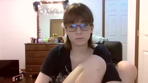 Snapshot of andrea_davenport chatting on 01.04.25 andrea online show from 01.04.25