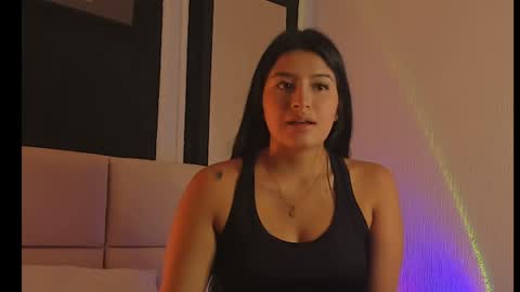 Snapshot of andrea_gomes_ chatting on 01.15.25 andrea online show from 01.15.25