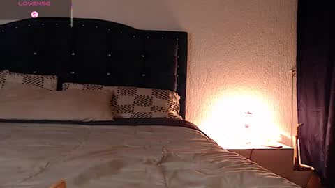 Snapshot of andrea_gomes_ chatting on 10.16.25 andrea online show from 10.16.25