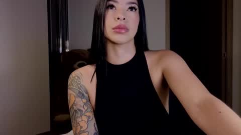 Snapshot of andrea_torres_ chatting on 11.12.25 online show from 11.12.25