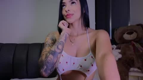 Snapshot of andrea_torres_ chatting on 05.07.26 online show from 05.07.26