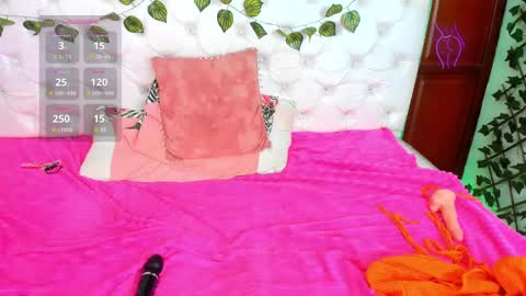 Naomi Andrea Daviss online show from 01.21.25