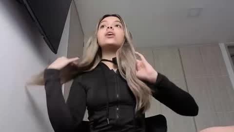 andreau 19 online show from 04.15.26