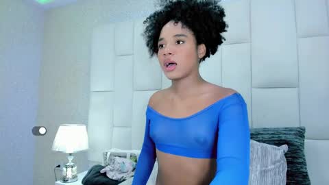 Snapshot of andreayano chatting on 10.06.25 andreayano online show from 10.06.25