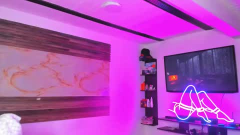 Snapshot of andrees_s chatting on 10.08.25 andrees_s online show from 10.08.25