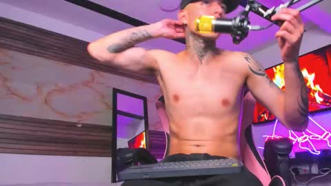 Snapshot of andrees_s chatting on 10.11.25 andrees_s online show from 10.11.25