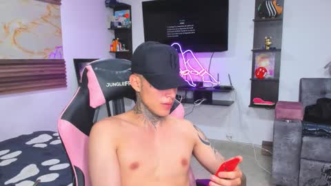 Snapshot of andrees_s chatting on 10.15.25 andrees_s online show from 10.15.25